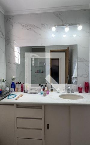 Casa à venda com 146m², 4 quartos e 2 vagasBanheiro