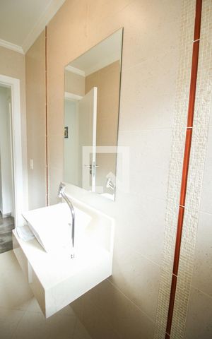 Casa à venda com 279m², 3 quartos e 6 vagas Casa à venda com 279m², 3 quartos e 6 vagasBanheiro de Serviço