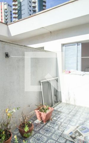 Casa à venda com 279m², 3 quartos e 6 vagas Casa à venda com 279m², 3 quartos e 6 vagasTerraço