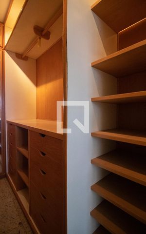 Apartamento à venda com 125m², 3 quartos e sem vaga Apartamento à venda com 125m², 3 quartos e sem vagaSuíte - closet