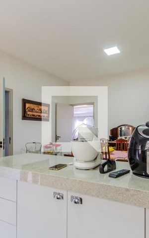 Casa à venda com 400m², 3 quartos e 4 vagas Casa à venda com 400m², 3 quartos e 4 vagasCozinha