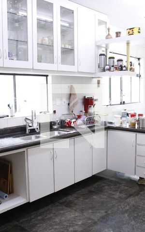 Casa à venda com 620m², 4 quartos e 4 vagasCozinha