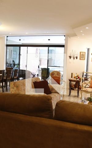 Casa à venda com 620m², 4 quartos e 4 vagasSala de Estar