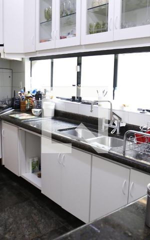 Casa à venda com 620m², 4 quartos e 4 vagasCozinha