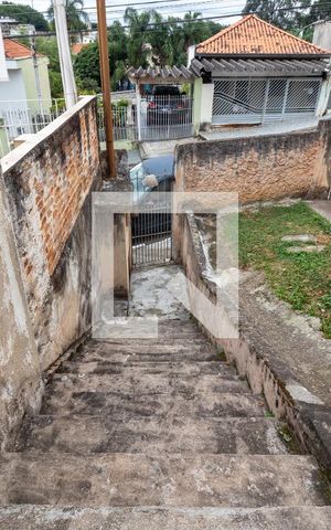 Casa à venda com 75m², 2 quartos e 2 vagasEscada de Entrada
