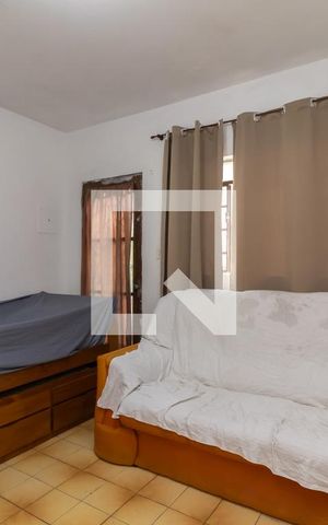 Casa à venda com 75m², 2 quartos e 2 vagasSala