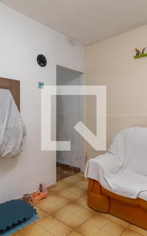 Casa à venda com 75m², 2 quartos e 2 vagasSala