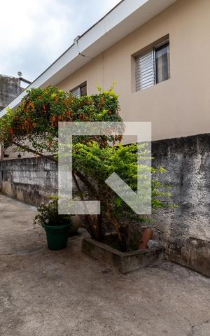 Casa à venda com 75m², 2 quartos e 2 vagasQuintal