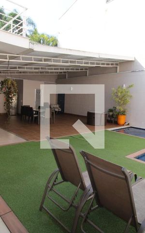 Casa à venda com 437m², 5 quartos e 8 vagasÁrea externa