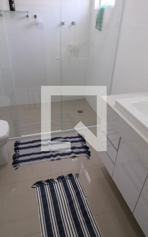 Casa à venda com 437m², 5 quartos e 8 vagasBanheiro da Suíte 1