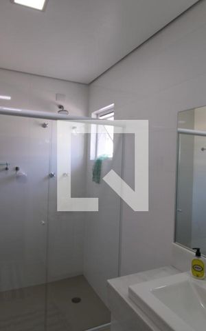 Casa à venda com 437m², 5 quartos e 8 vagasBanheiro da Suíte 1