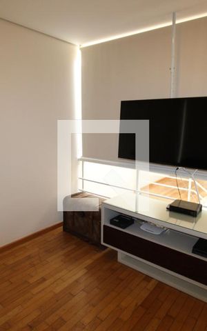 Casa à venda com 437m², 5 quartos e 8 vagasSala de TV