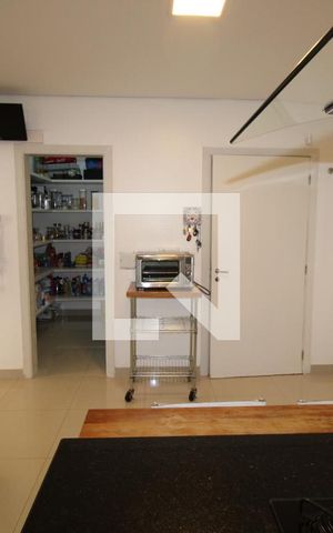 Casa à venda com 437m², 5 quartos e 8 vagasCozinha