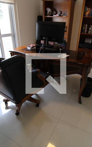 Casa à venda com 437m², 5 quartos e 8 vagasEscritório