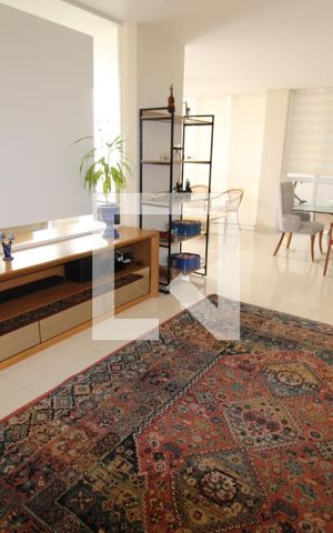 Casa à venda com 437m², 5 quartos e 8 vagasSala