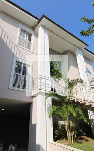 Casa à venda com 437m², 5 quartos e 8 vagasFachada