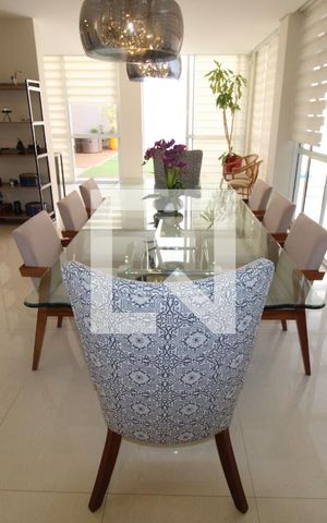 Casa à venda com 437m², 5 quartos e 8 vagasSala de Jantar