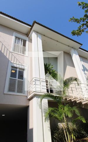 Casa à venda com 437m², 5 quartos e 8 vagasFachada