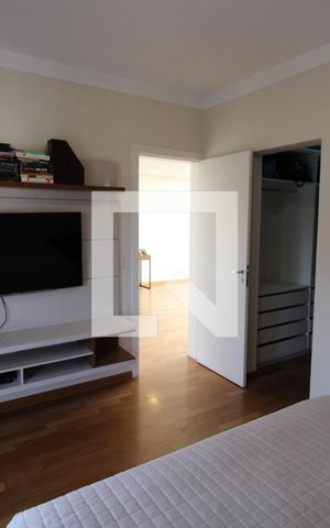 Casa à venda com 437m², 5 quartos e 8 vagasSuíte 1