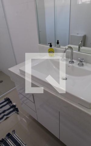 Casa à venda com 437m², 5 quartos e 8 vagasBanheiro da Suíte 1
