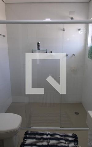 Casa à venda com 437m², 5 quartos e 8 vagasBanheiro da Suíte 1