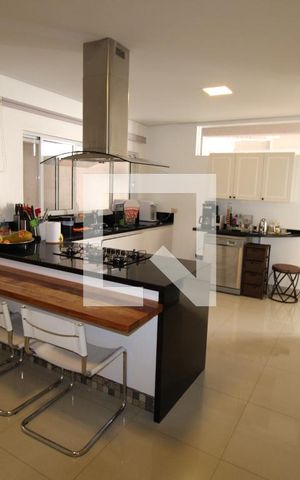 Casa à venda com 437m², 5 quartos e 8 vagasCozinha