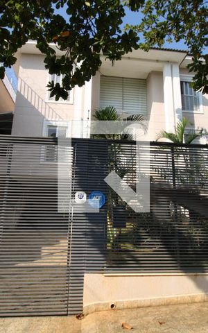 Casa à venda com 437m², 5 quartos e 8 vagasFachada