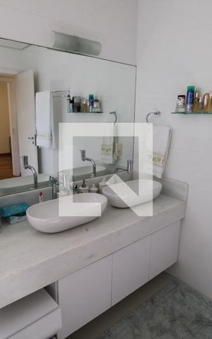 Casa à venda com 437m², 5 quartos e 8 vagasBanheiro da Suíte 3