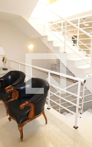 Casa à venda com 437m², 5 quartos e 8 vagasSala