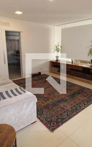 Casa à venda com 437m², 5 quartos e 8 vagasSala