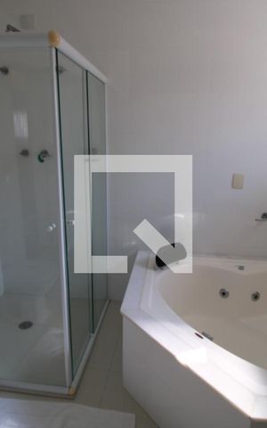 Casa à venda com 437m², 5 quartos e 8 vagasBanheiro da Suíte 3