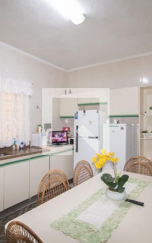 Casa à venda com 160m², 3 quartos e 2 vagas Casa à venda com 160m², 3 quartos e 2 vagasCozinha