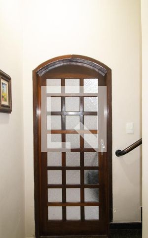 Casa à venda com 160m², 3 quartos e 2 vagas Casa à venda com 160m², 3 quartos e 2 vagasCorredor