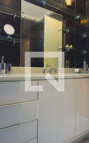 Apartamento para alugar com 159m², 5 quartos e sem vagaBanheiro da Suíte