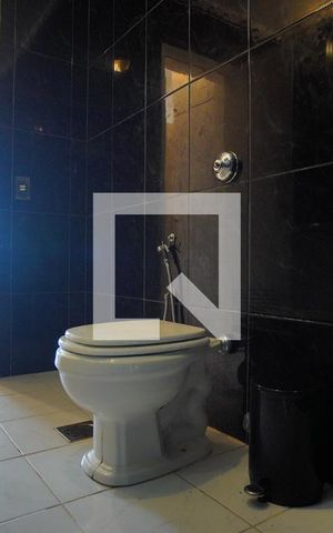 Apartamento para alugar com 159m², 5 quartos e sem vagaBanheiro da Suíte