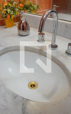 Apartamento para alugar com 159m², 5 quartos e sem vagaBanheiro Corredor