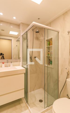 Apartamento à venda com 69m², 2 quartos e 2 vagas Apartamento à venda com 69m², 2 quartos e 2 vagasBanheiro da Suíte