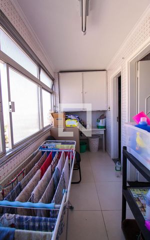 Apartamento à venda com 200m², 4 quartos e 1 vaga Apartamento à venda com 200m², 4 quartos e 1 vagaÁrea de Serviço