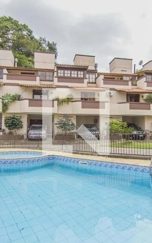 Casa de condomínio à venda com 260m², 3 quartos e 2 vagas Casa de condomínio à venda com 260m², 3 quartos e 2 vagasÁrea comum - Piscina