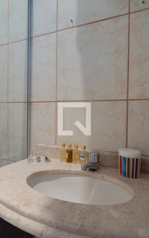 Casa de condomínio à venda com 260m², 3 quartos e 2 vagas Casa de condomínio à venda com 260m², 3 quartos e 2 vagasBanheiro Social