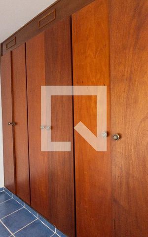 Casa de condomínio para alugar com 600m², 4 quartos e 2 vagas Casa de condomínio para alugar com 600m², 4 quartos e 2 vagasCloset da Suíte 3