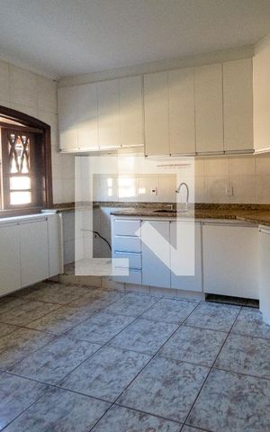 Casa de condomínio para alugar com 600m², 4 quartos e 2 vagas Casa de condomínio para alugar com 600m², 4 quartos e 2 vagasCozinha