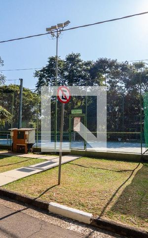 Casa de condomínio para alugar com 600m², 4 quartos e 2 vagas Casa de condomínio para alugar com 600m², 4 quartos e 2 vagasÁrea comum - quadra poliesportiva