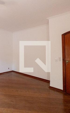 Casa de condomínio para alugar com 600m², 4 quartos e 2 vagas Casa de condomínio para alugar com 600m², 4 quartos e 2 vagasSuíte 4