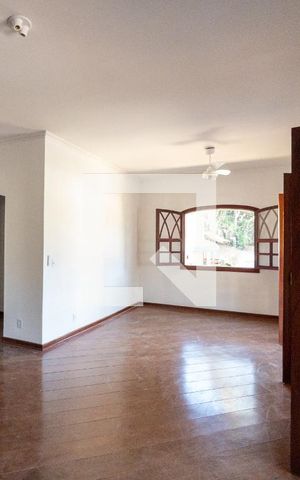 Casa de condomínio para alugar com 600m², 4 quartos e 2 vagas Casa de condomínio para alugar com 600m², 4 quartos e 2 vagasSuíte Master