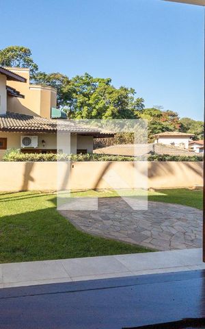 Casa de condomínio para alugar com 600m², 4 quartos e 2 vagas Casa de condomínio para alugar com 600m², 4 quartos e 2 vagasVista da Suíte Térreo