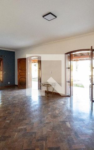 Casa de condomínio para alugar com 600m², 4 quartos e 2 vagas Casa de condomínio para alugar com 600m², 4 quartos e 2 vagasSala