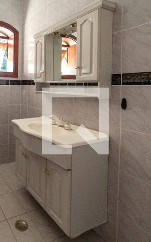 Casa de condomínio para alugar com 600m², 4 quartos e 2 vagas Casa de condomínio para alugar com 600m², 4 quartos e 2 vagasLavabo