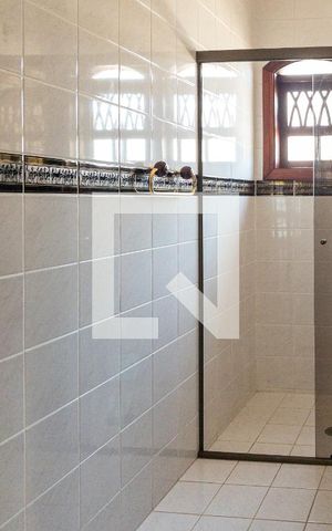 Casa de condomínio para alugar com 600m², 4 quartos e 2 vagas Casa de condomínio para alugar com 600m², 4 quartos e 2 vagasBanheiro Social