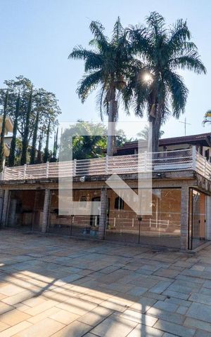 Casa de condomínio para alugar com 600m², 4 quartos e 2 vagas Casa de condomínio para alugar com 600m², 4 quartos e 2 vagasChurrasqueira